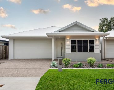 Bungalow Residential Facade Design by Fergus Builders Residential, Industrial & Commercial real estate development Mackay